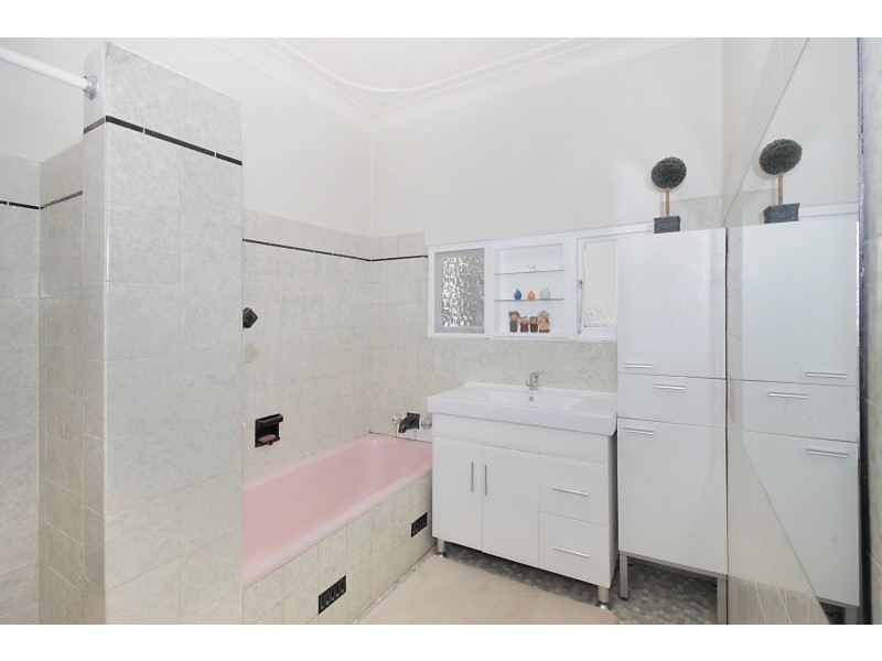 9 York Street, Point Frederick NSW 2250