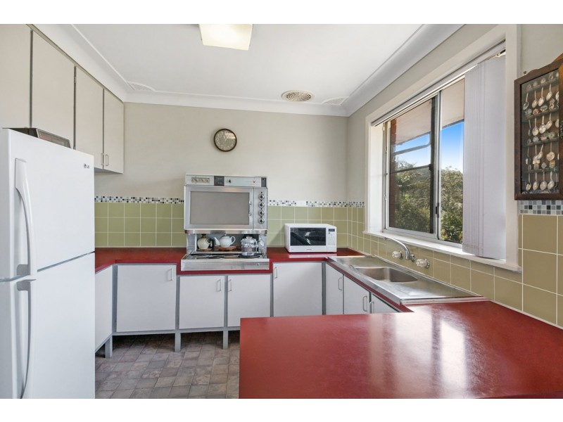 12 Booth Street, Wyoming NSW 2250