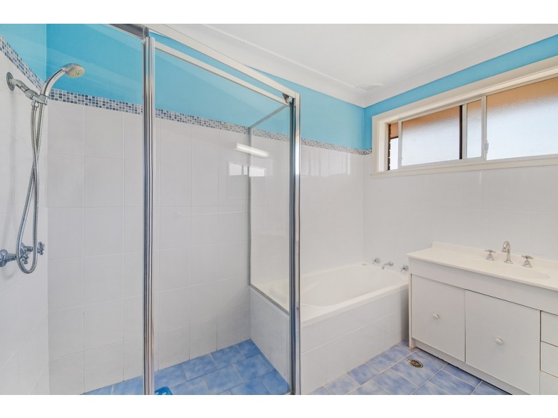 12 Booth Street, Wyoming NSW 2250