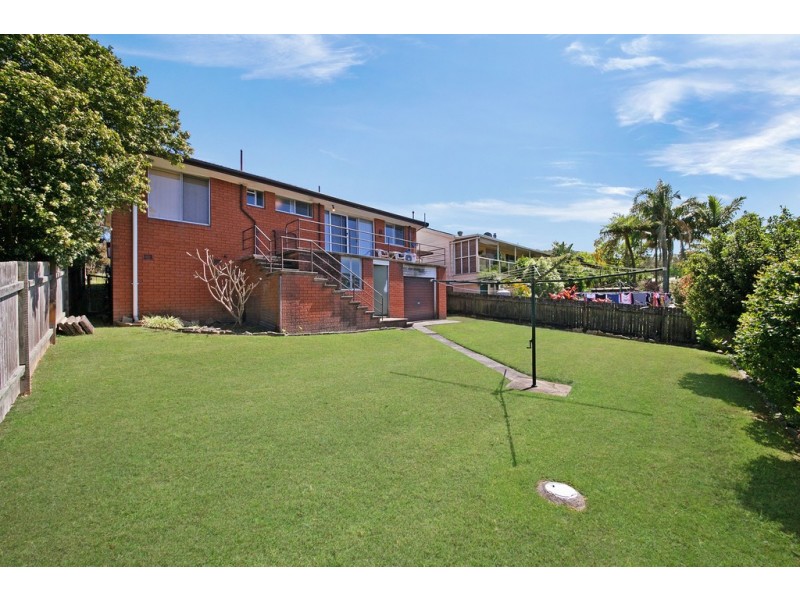 12 Booth Street, Wyoming NSW 2250