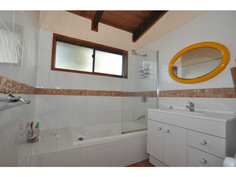 408 Avoca Drive, Green Point NSW 2251