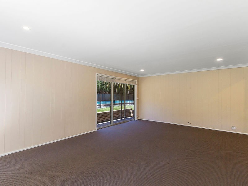 9 Sunland Place, Wyoming NSW 2250