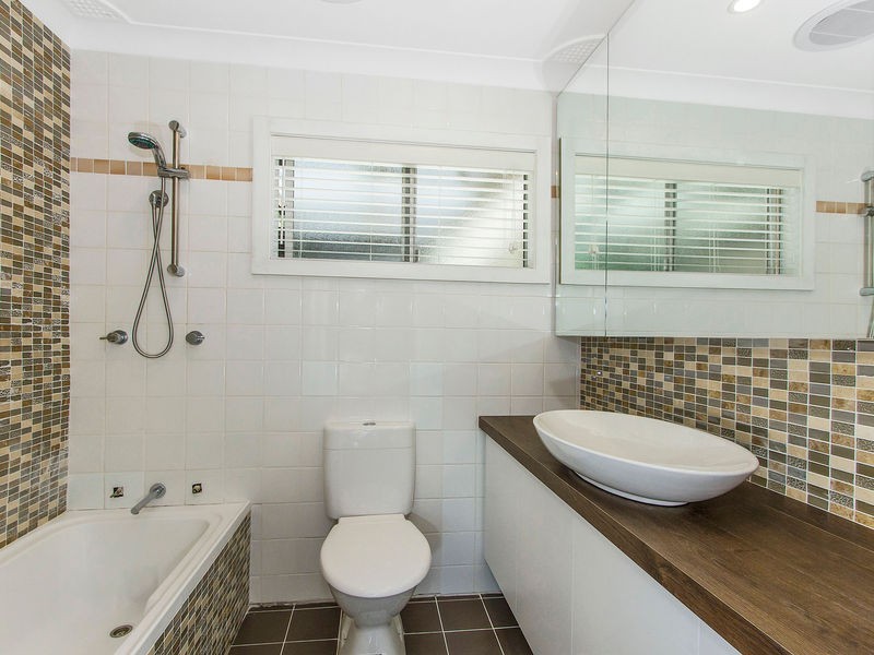 9 Sunland Place, Wyoming NSW 2250