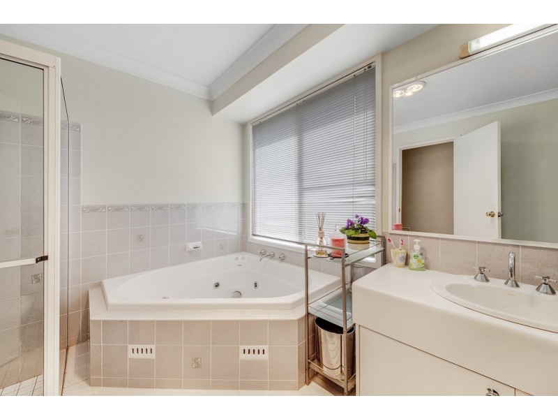 2 Rosewood Close, Ourimbah NSW 2258