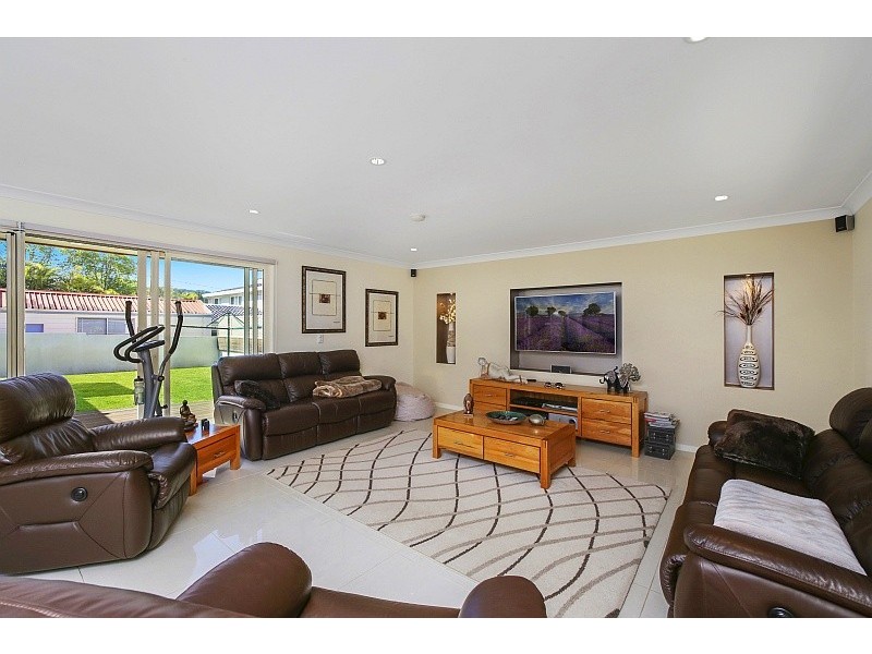 109 Albany Street, Point Frederick NSW 2250