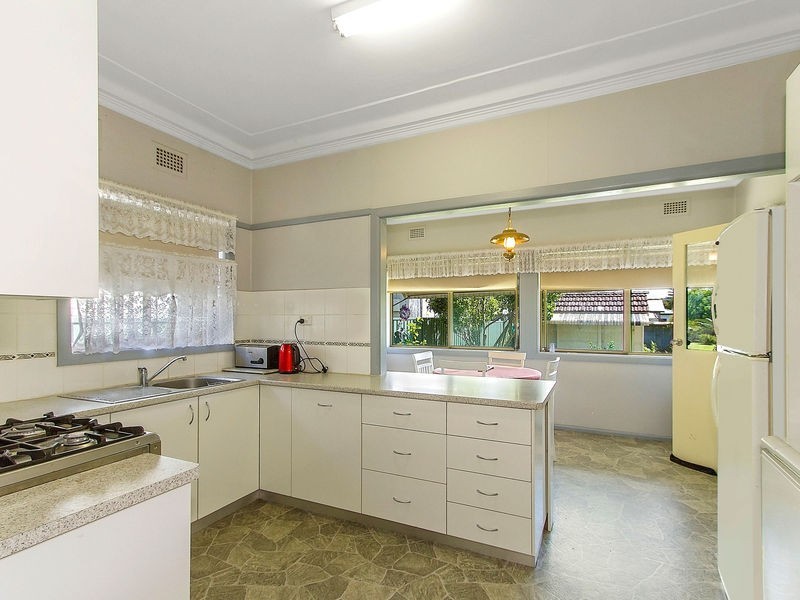 80 Glennie Street, Wyoming NSW 2250