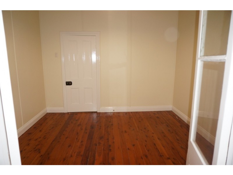 11 Duke Street, Point Frederick NSW 2250