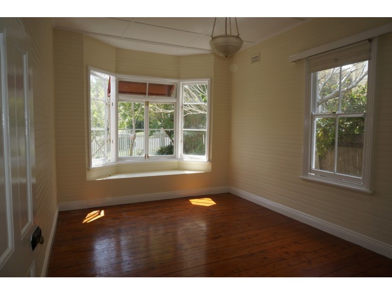 11 Duke Street, Point Frederick NSW 2250