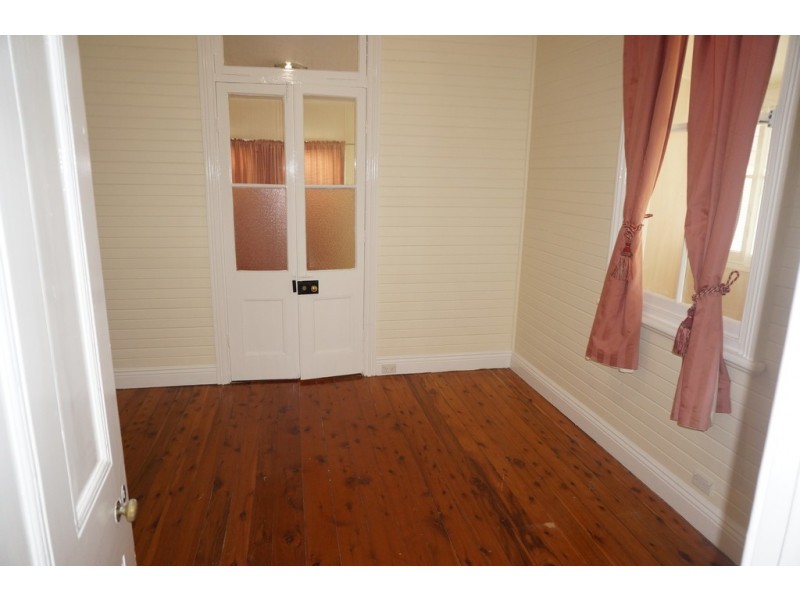 11 Duke Street, Point Frederick NSW 2250
