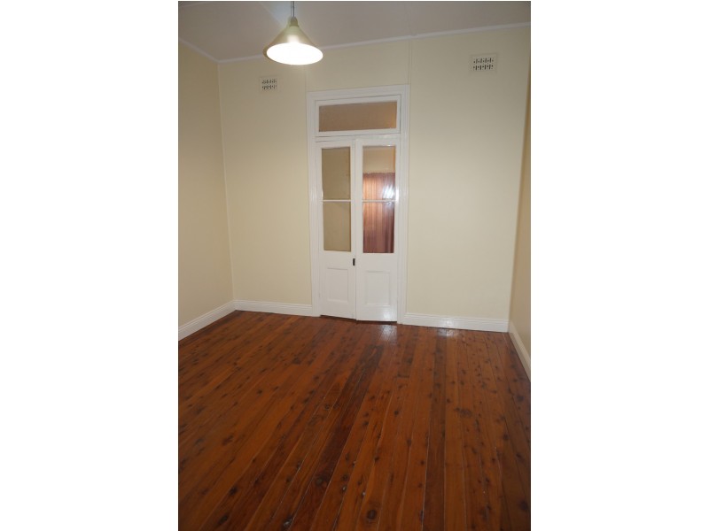 11 Duke Street, Point Frederick NSW 2250