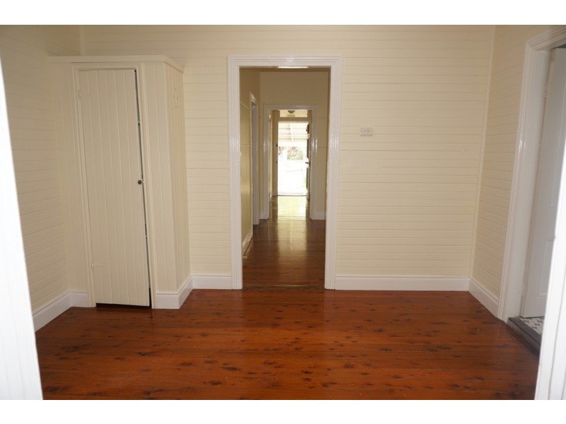 11 Duke Street, Point Frederick NSW 2250