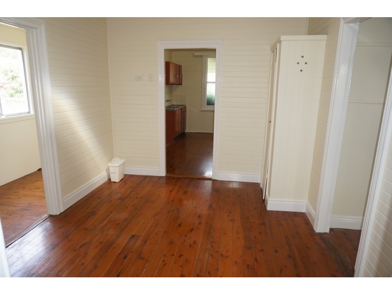 11 Duke Street, Point Frederick NSW 2250