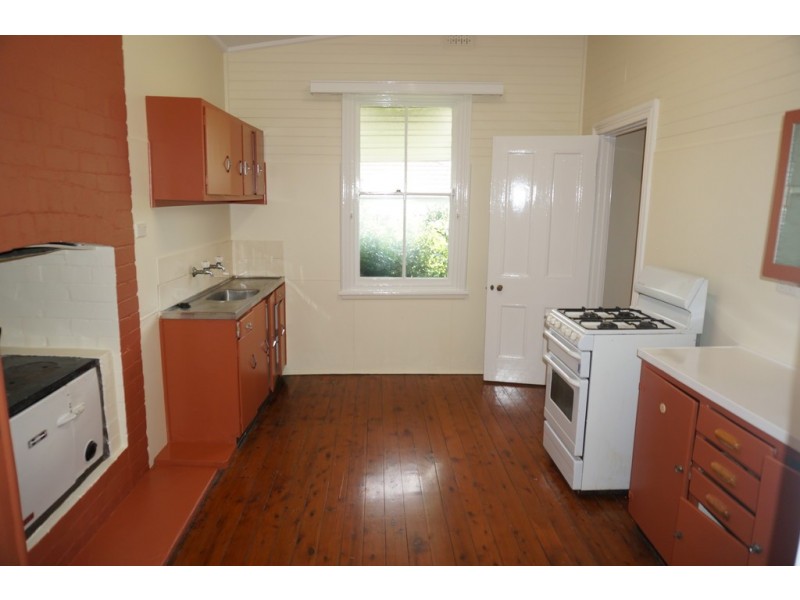 11 Duke Street, Point Frederick NSW 2250