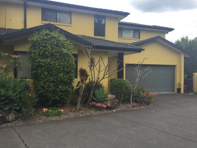 31/2 Adcock Avenue, West Gosford NSW 2250