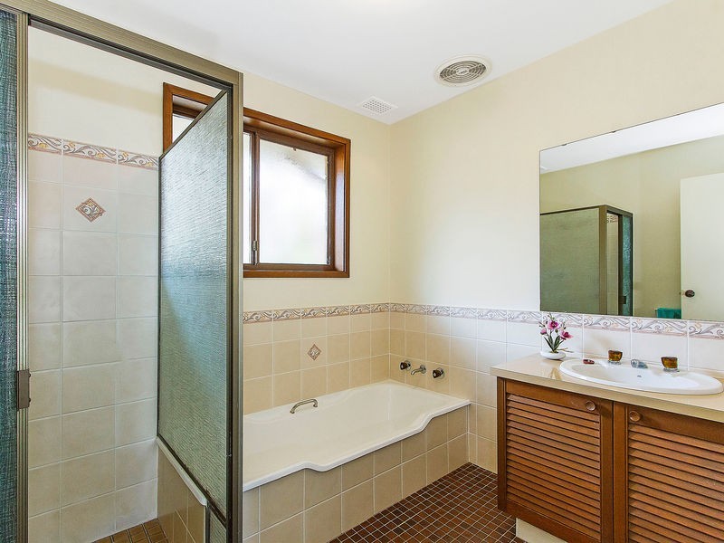 2 Greenslope Drive, Green Point NSW 2251