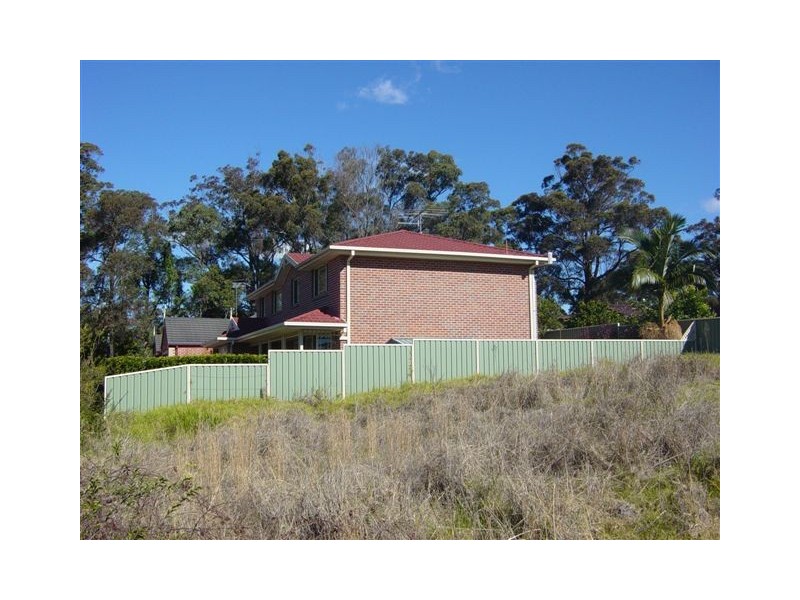 8 Stewart Brougham Close, Lisarow NSW 2250