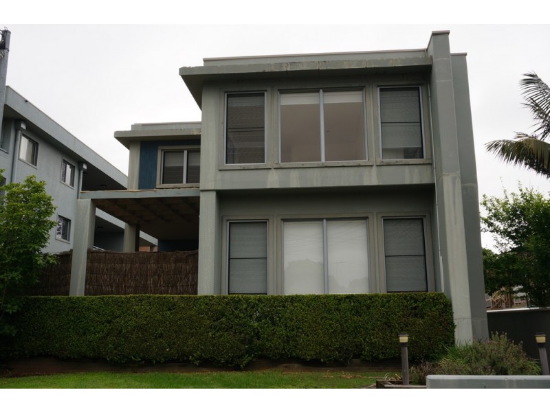 1/11 Moore Street, West Gosford NSW 2250