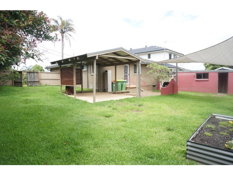 1 Edgewater Avenue, Green Point NSW 2251