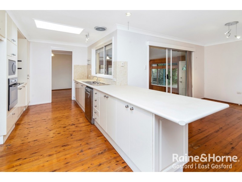 35 Beaumont Avenue, Wyoming NSW 2250