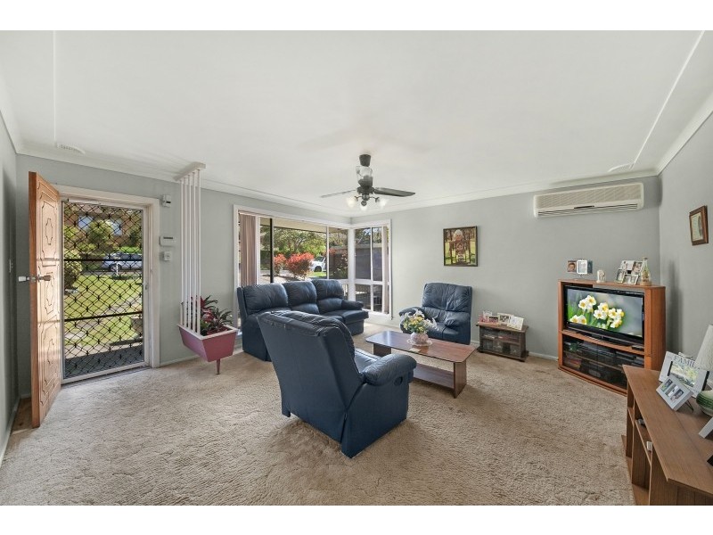 12 Booth Street, Wyoming NSW 2250