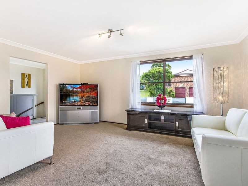 63 Crawford Crescent, Wyoming NSW 2250