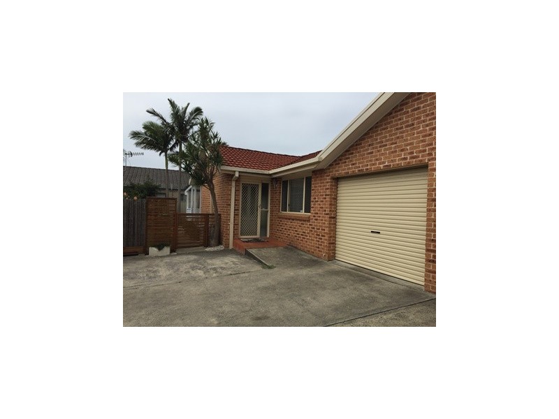 2/13 Maas Parade, Forresters Beach NSW 2260