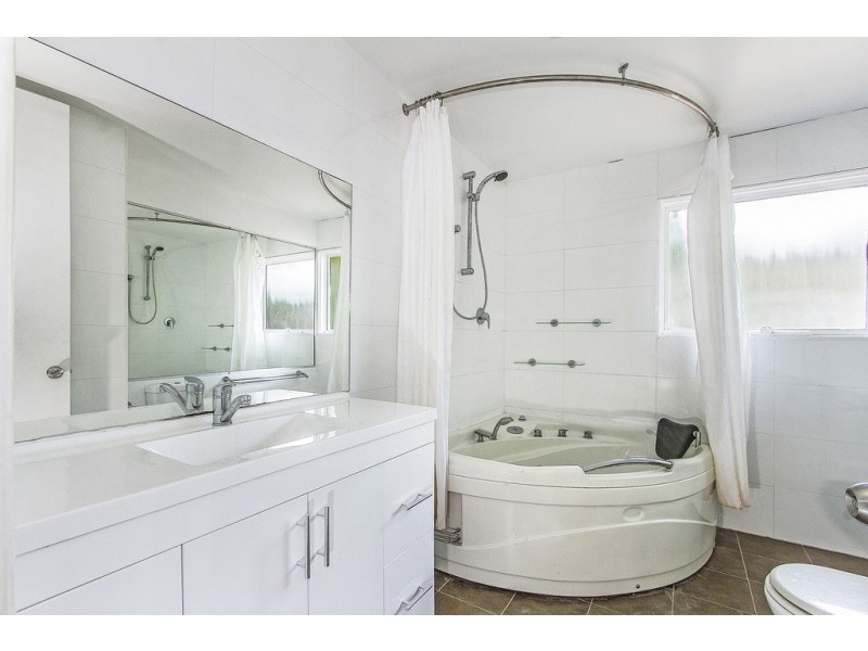 46 Premier Way, Bateau Bay NSW 2261