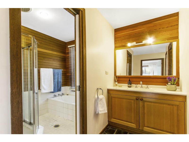 8 Riatta Street, Erina NSW 2250