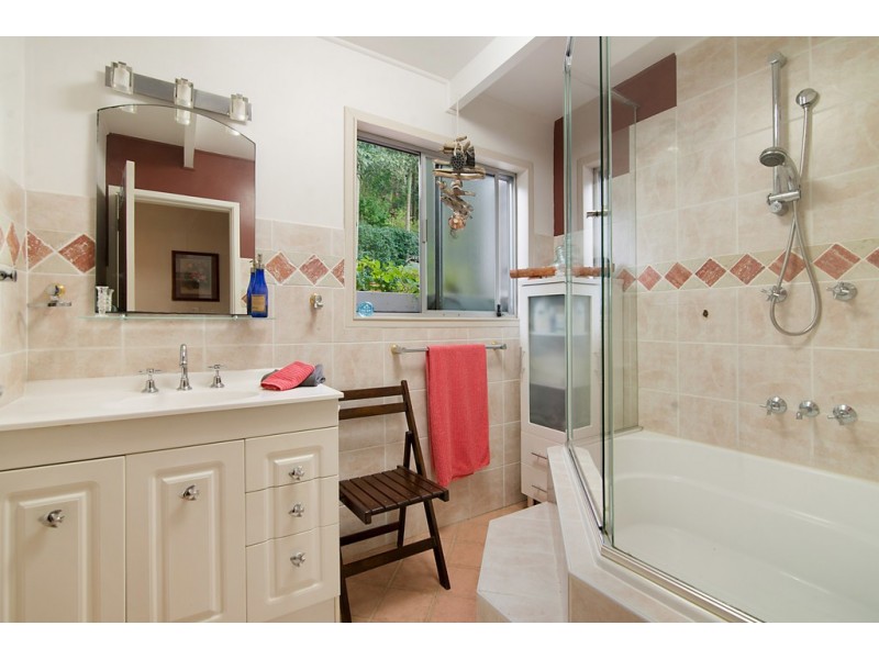 16 Duncan Road, North Avoca NSW 2260