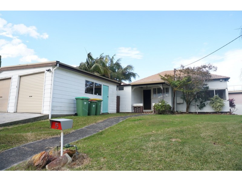 5 Coogee Road, Point Clare NSW 2250