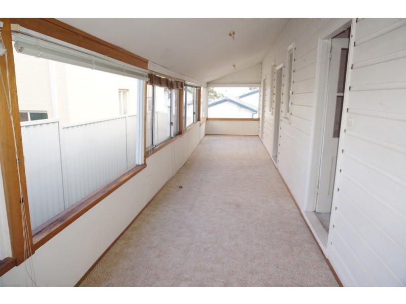 5 Coogee Road, Point Clare NSW 2250