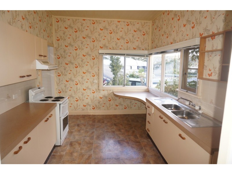 5 Coogee Road, Point Clare NSW 2250