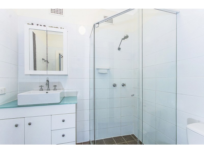 10 Glencoe Avenue, Wyoming NSW 2250