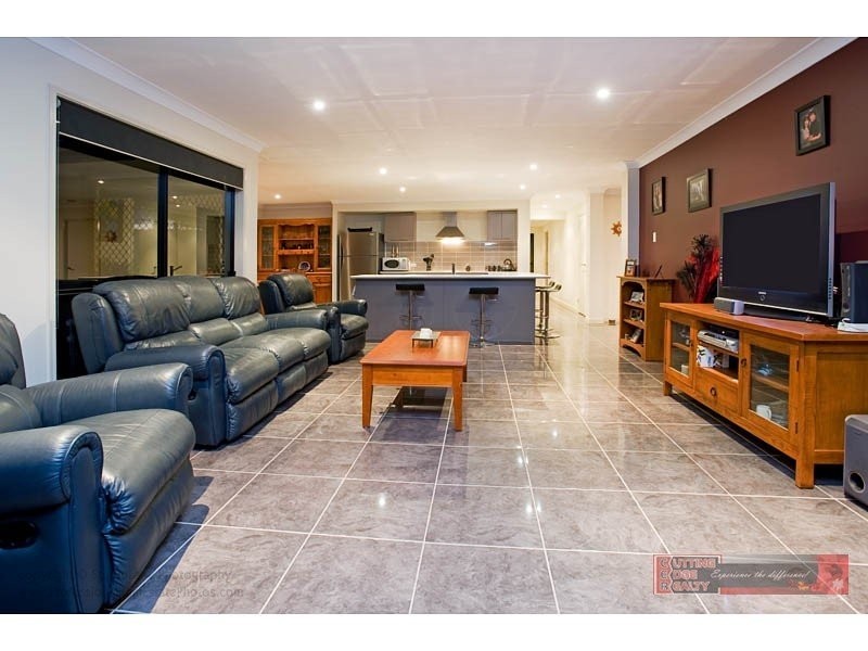 10 FARADAY PL, Pacific Pines QLD 4211