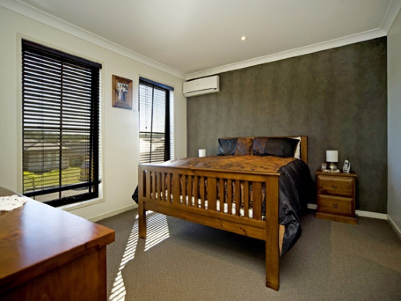 10 FARADAY PL, Pacific Pines QLD 4211