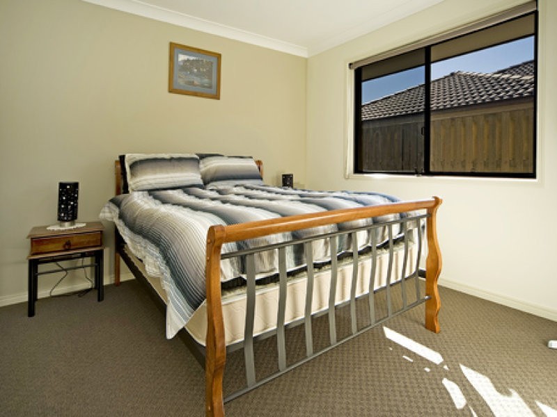 10 FARADAY PL, Pacific Pines QLD 4211