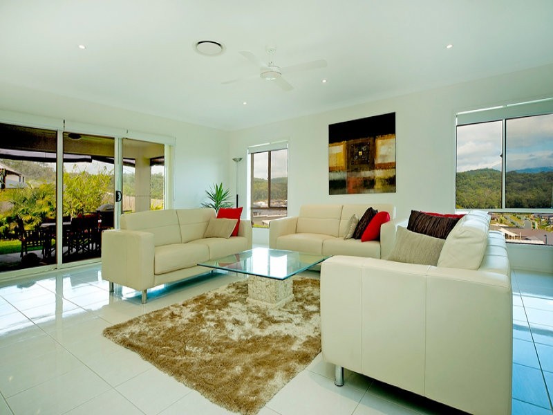 13 Wunburra Circ, Pacific Pines QLD 4211
