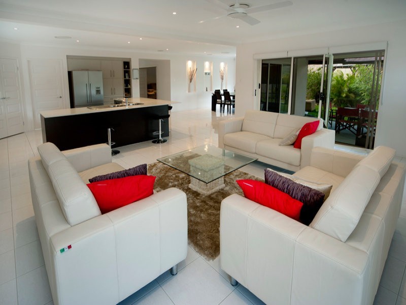 13 Wunburra Circ, Pacific Pines QLD 4211