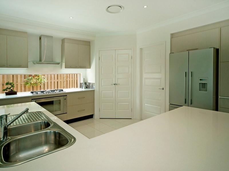 13 Wunburra Circ, Pacific Pines QLD 4211