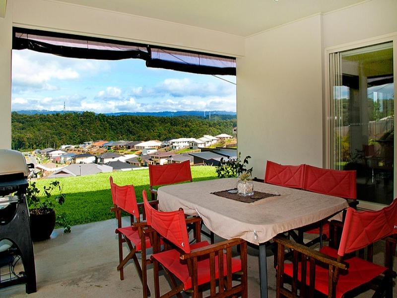 13 Wunburra Circ, Pacific Pines QLD 4211