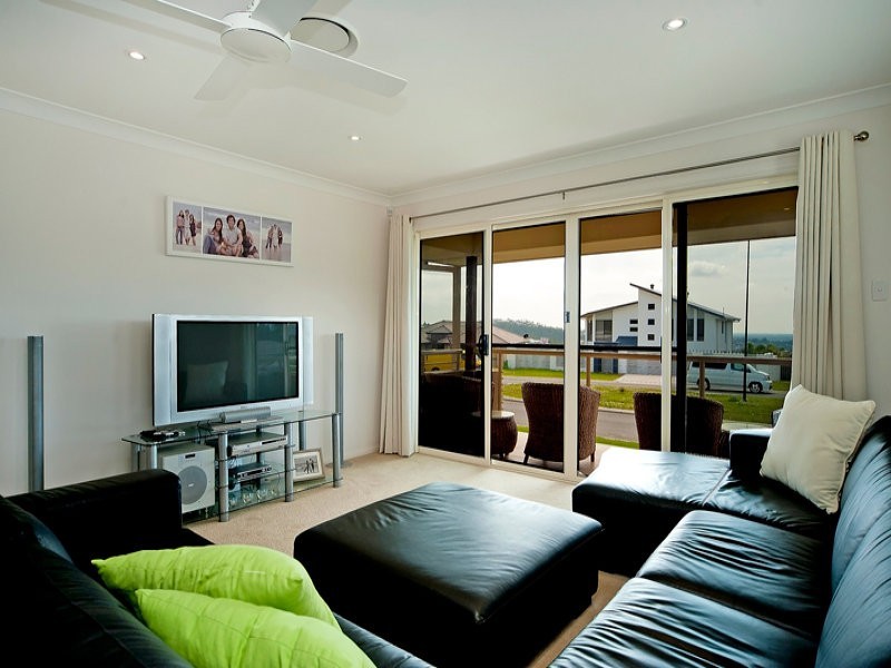 13 Wunburra Circ, Pacific Pines QLD 4211