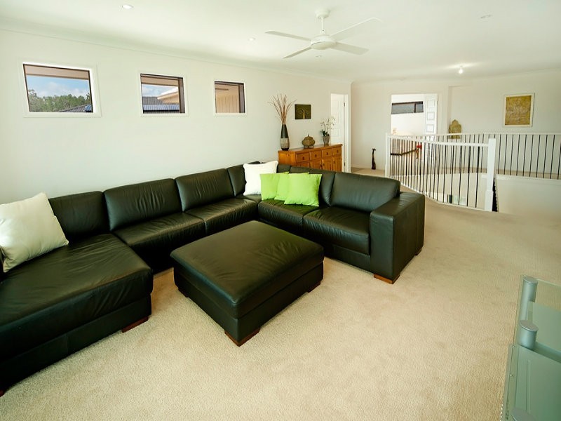 13 Wunburra Circ, Pacific Pines QLD 4211