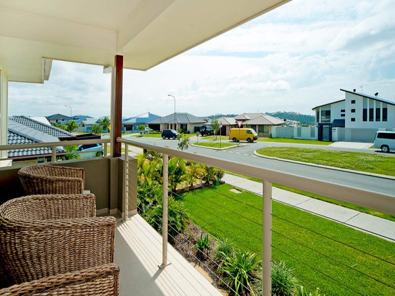 13 Wunburra Circ, Pacific Pines QLD 4211