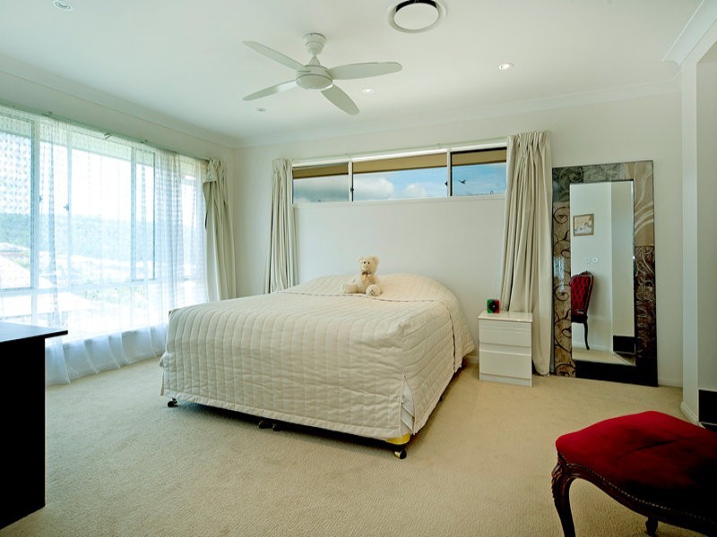 13 Wunburra Circ, Pacific Pines QLD 4211