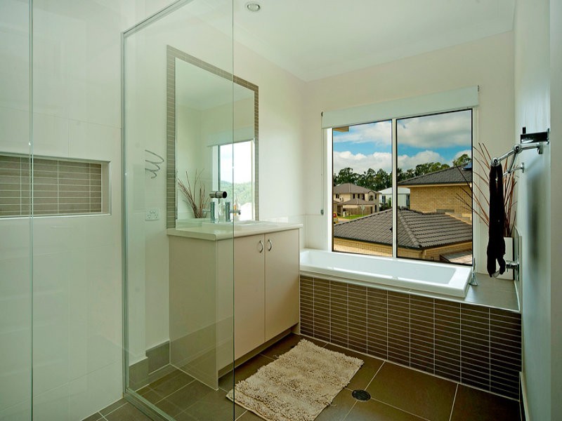 13 Wunburra Circ, Pacific Pines QLD 4211