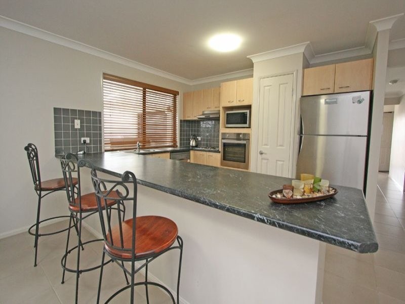 7 Peckham Court, Pacific Pines QLD 4211