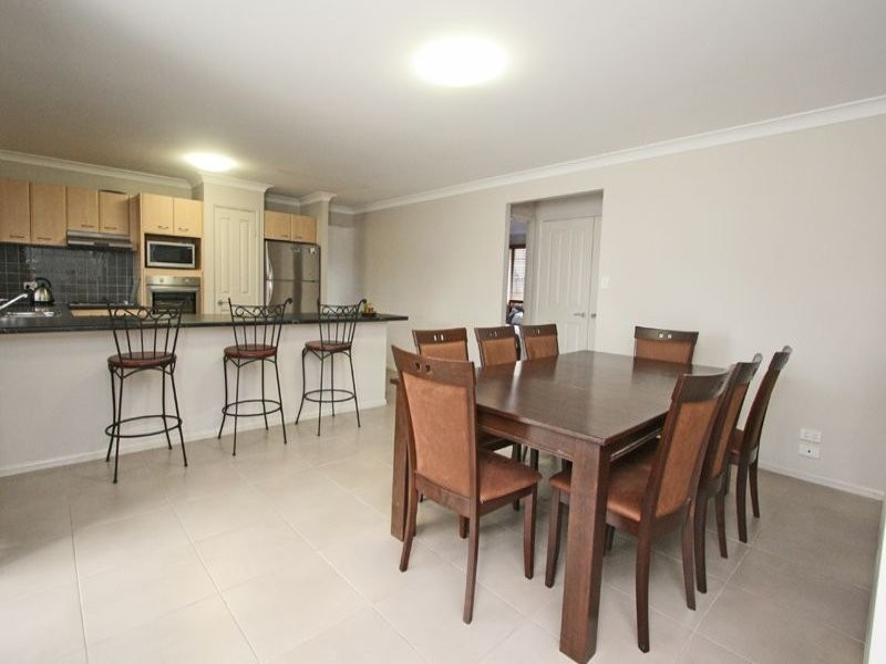 7 Peckham Court, Pacific Pines QLD 4211