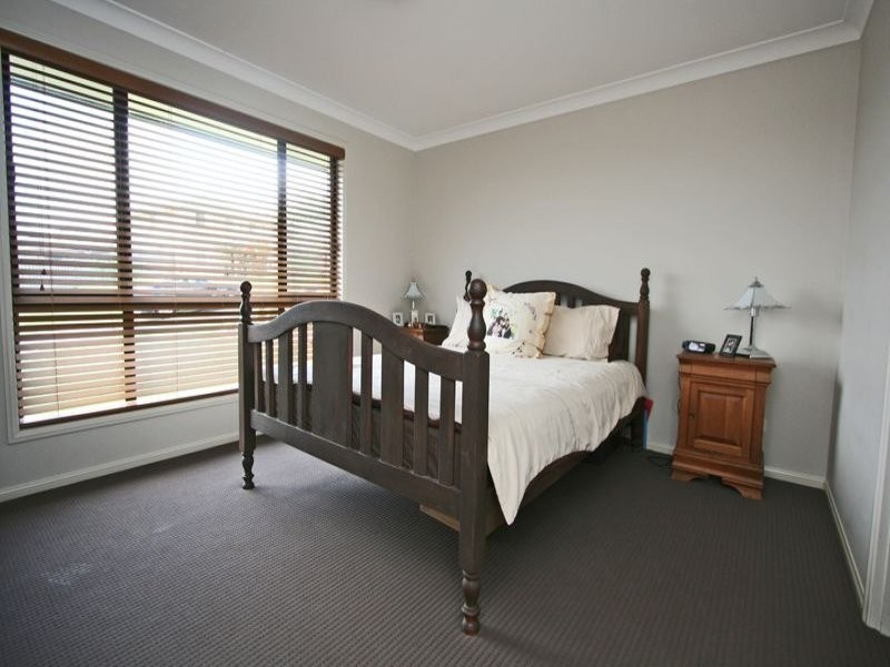 7 Peckham Court, Pacific Pines QLD 4211