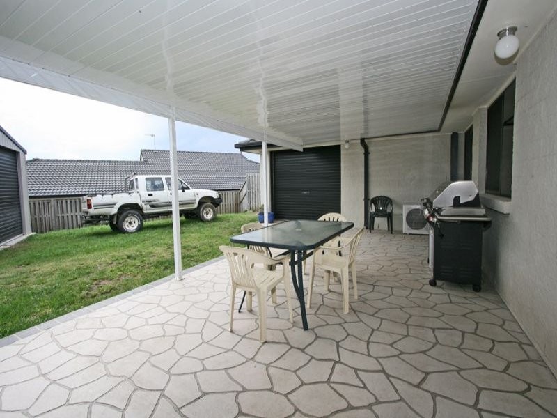 7 Peckham Court, Pacific Pines QLD 4211