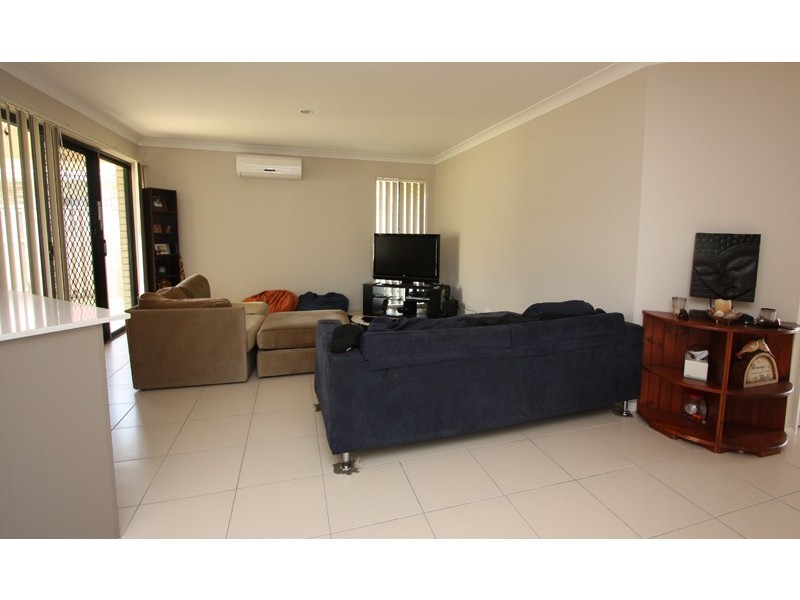 49 MANNING CCT, Pacific Pines QLD 4211